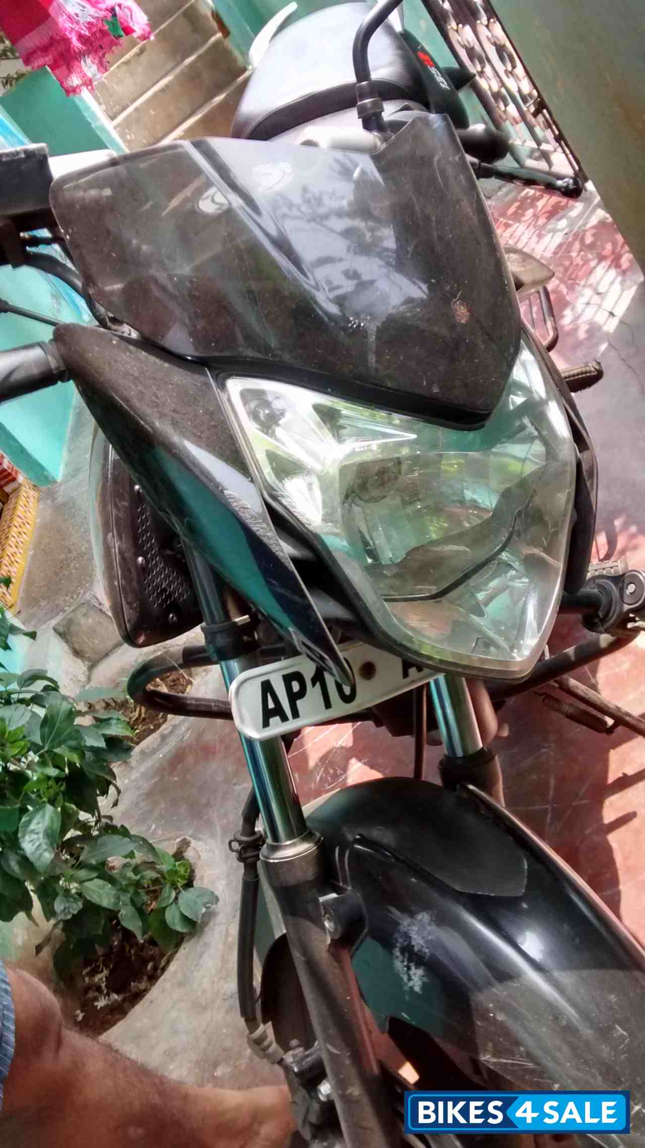Black Bajaj Pulsar 135LS