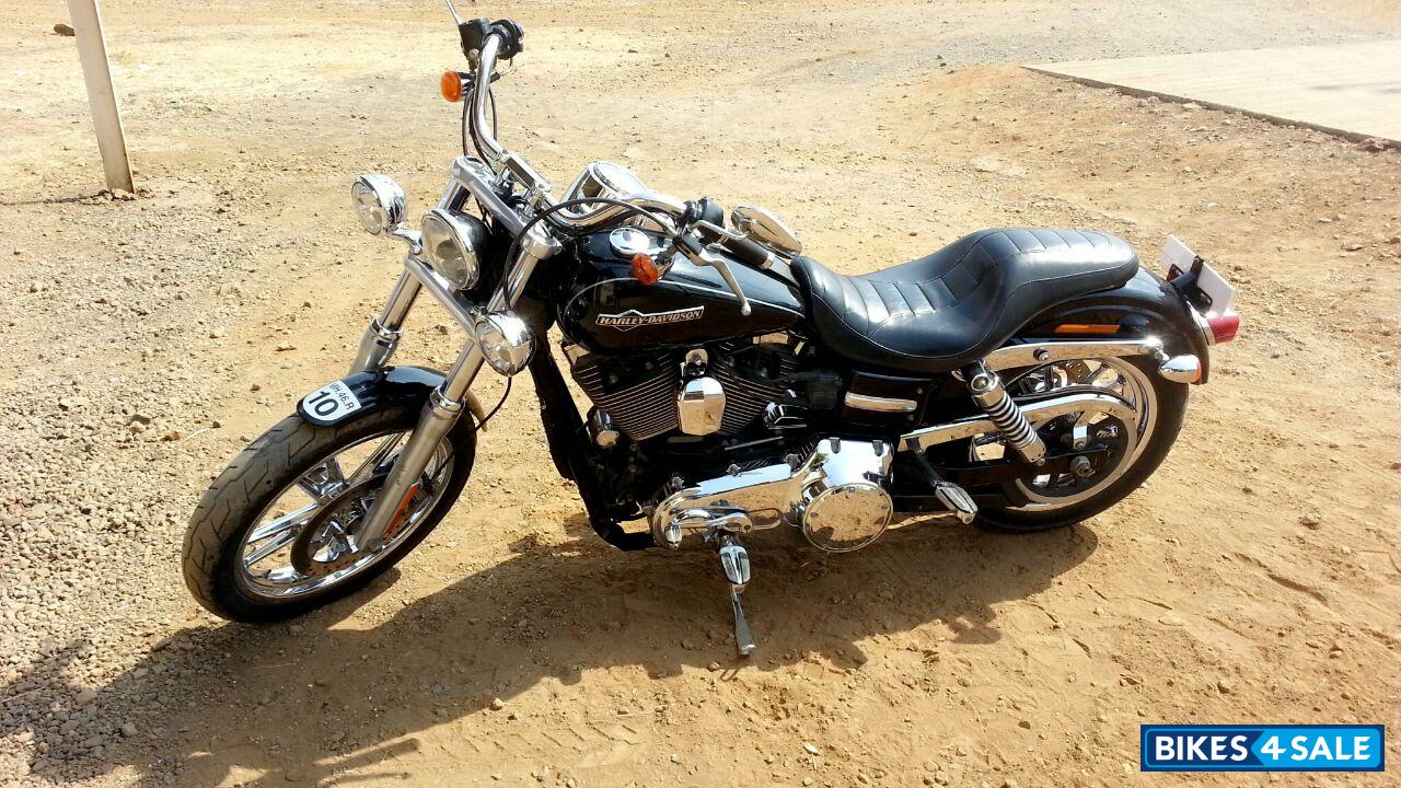Black Harley Davidson Dyna FXDC Super Glide Custom