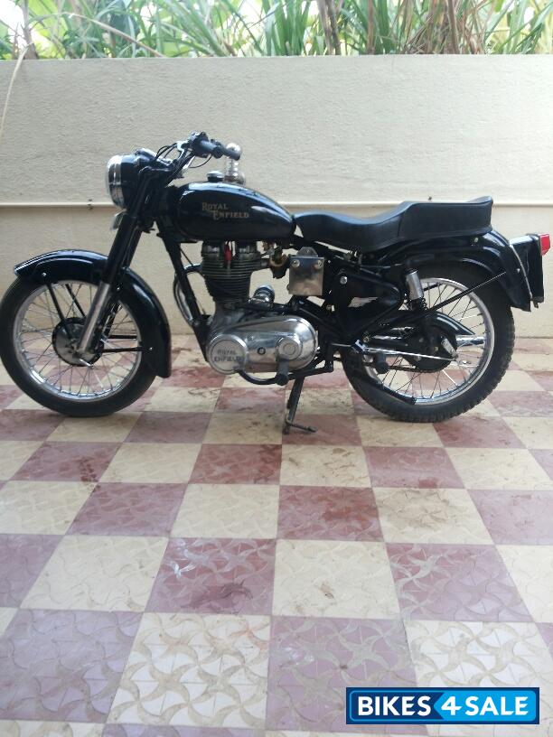 Black Royal Enfield Vintage Bullet