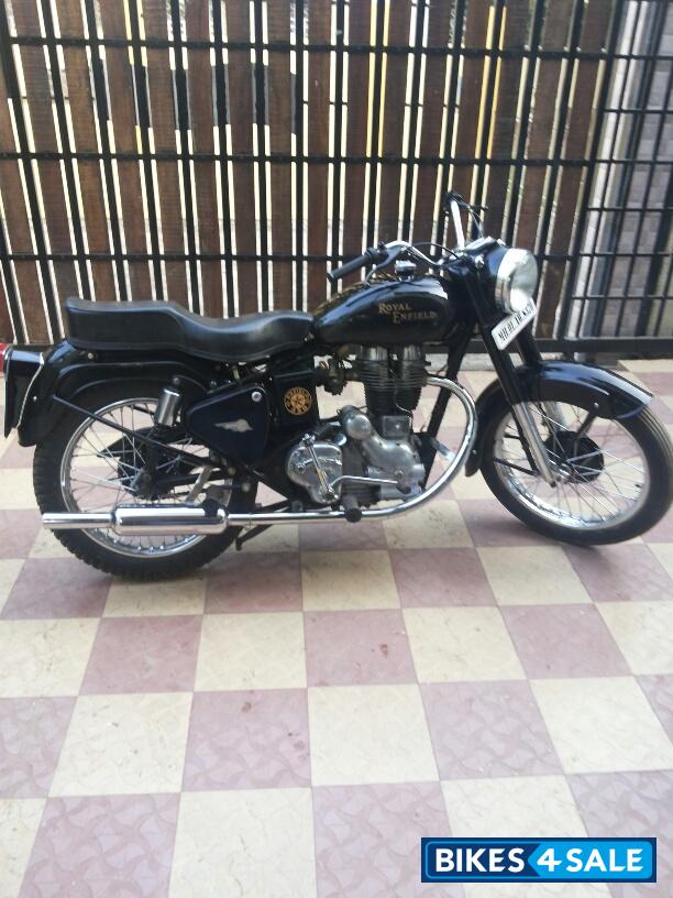 Black Royal Enfield Vintage Bullet Black Royal Enfield Vintage Bullet