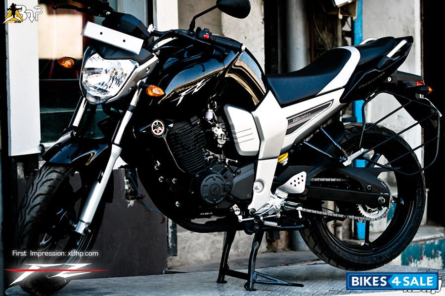 Black Yamaha FZ16