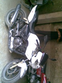 Pearl White TVS Apache RTR 180