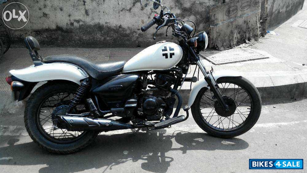 White Yamaha Enticer