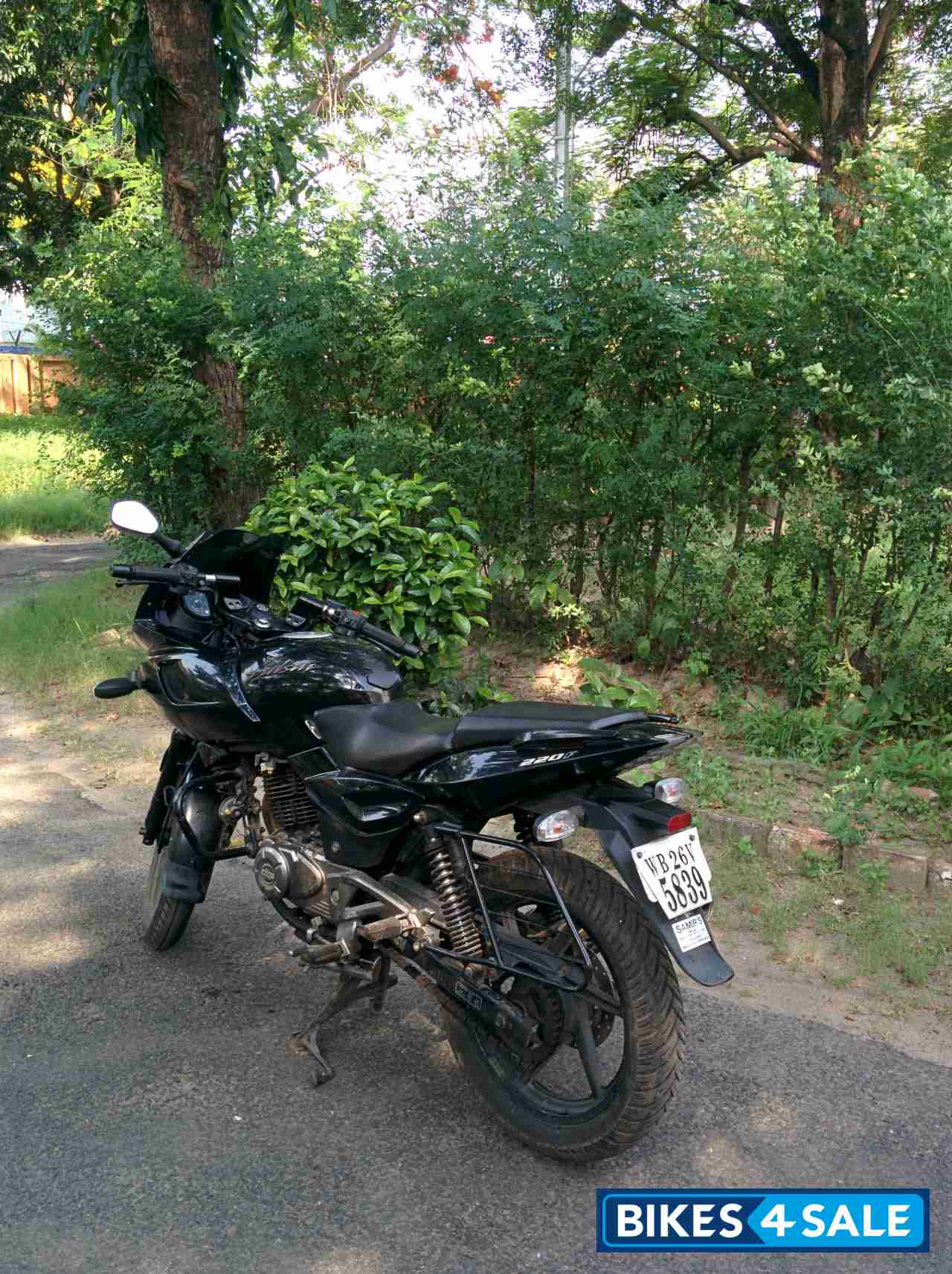 Black Bajaj Pulsar 220 DTSi