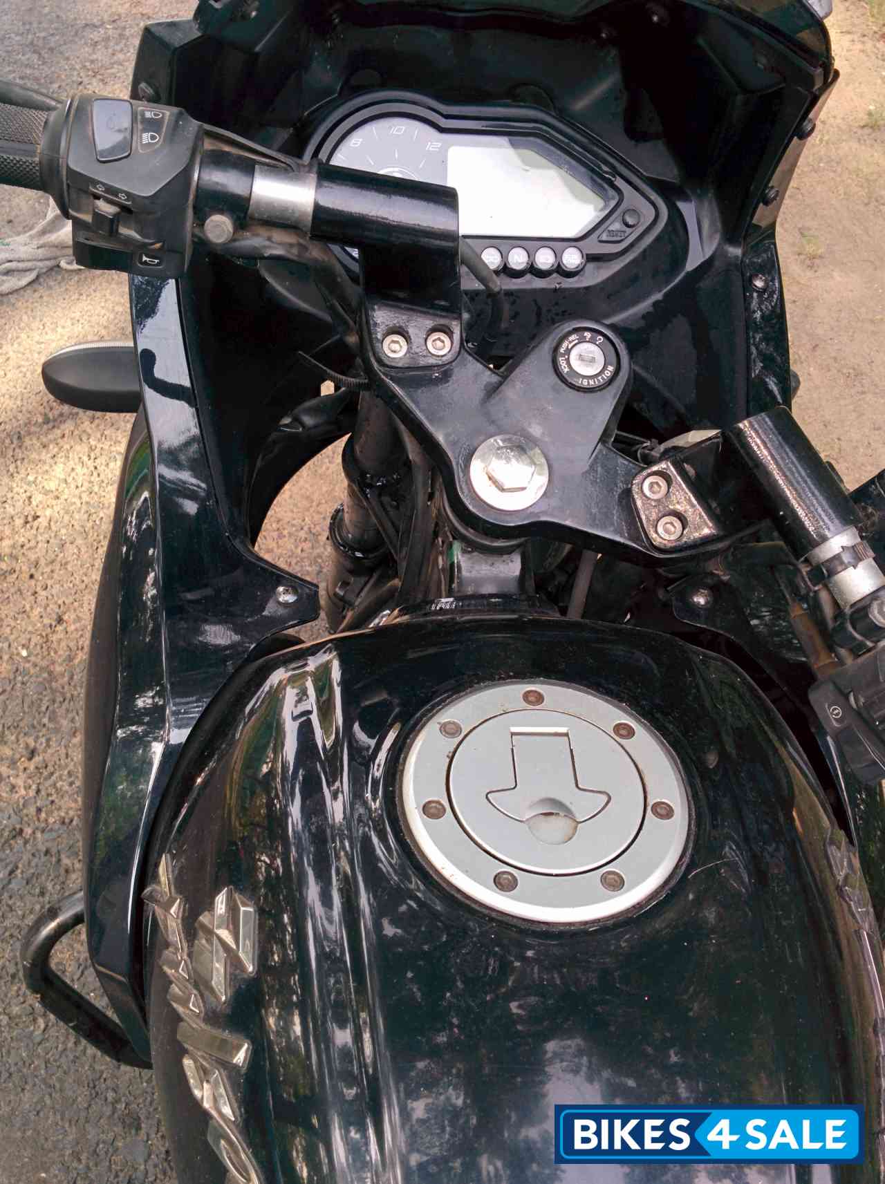 Black Bajaj Pulsar 220 DTSi