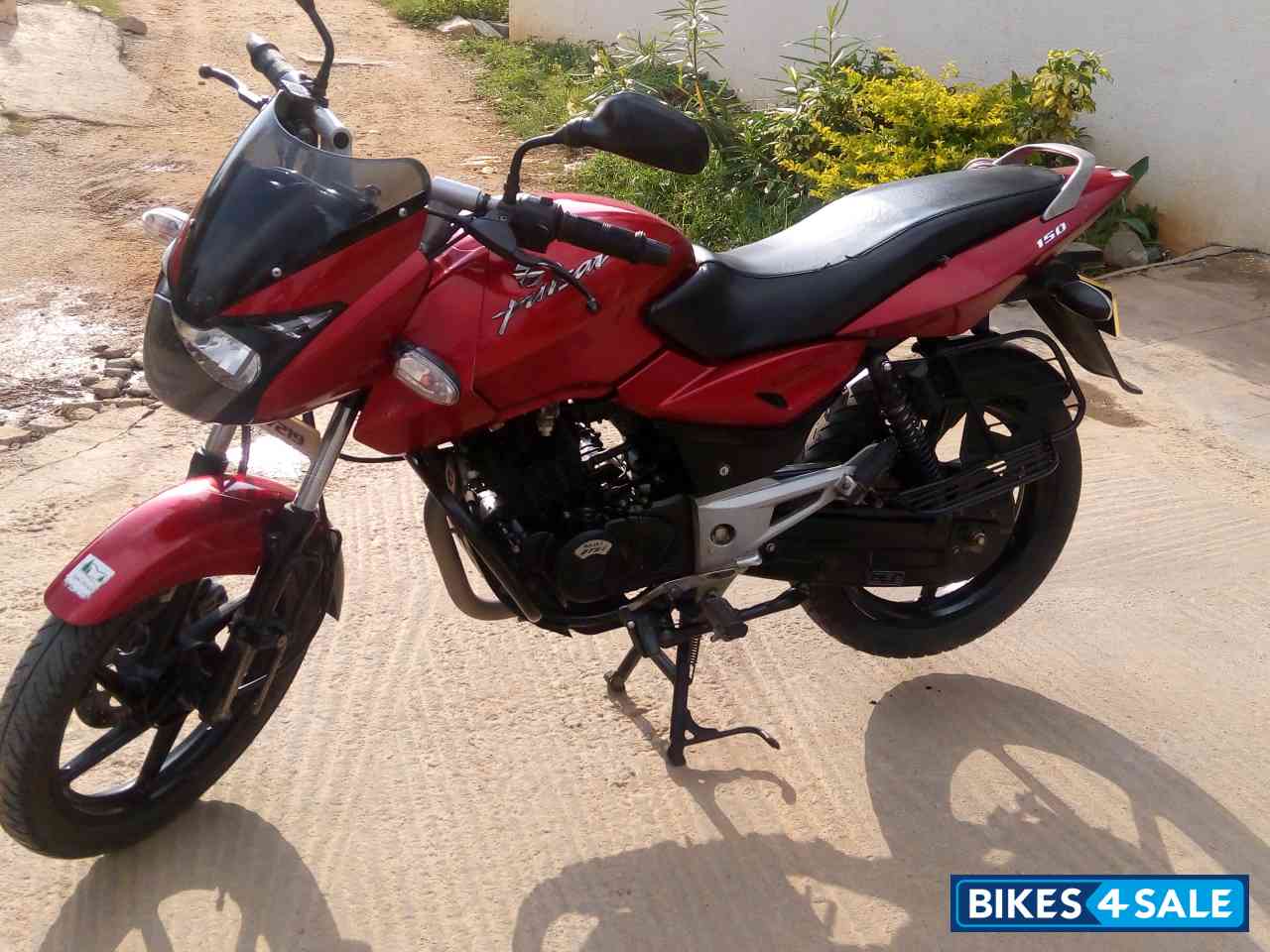 Red Bajaj Pulsar 150 DTSi