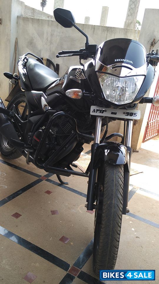 Black Honda CB Unicorn