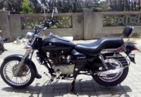 Black Bajaj Avenger 220 DTS-i