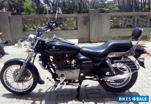 Black Bajaj Avenger 220 DTS-i