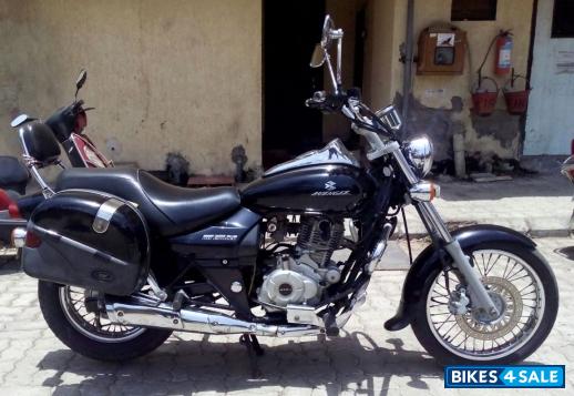 Black Bajaj Avenger 220 DTS-i