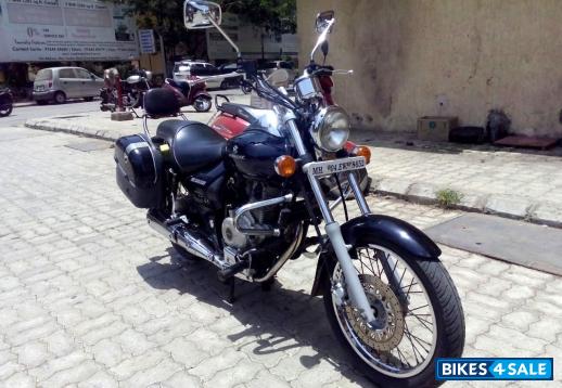 Black Bajaj Avenger 220 DTS-i