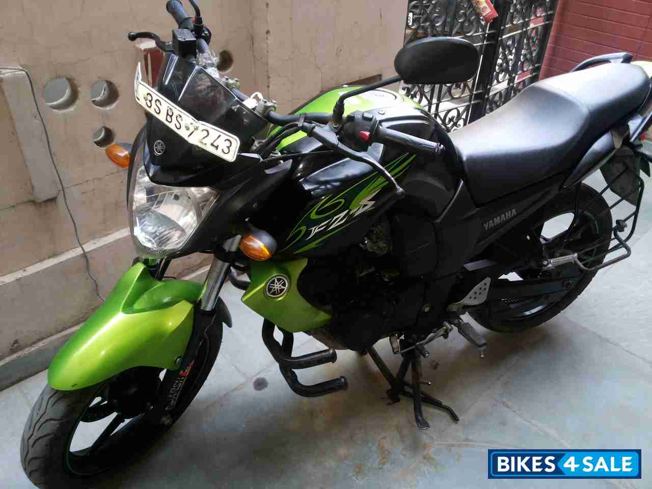 Black & Green Yamaha FZ-S