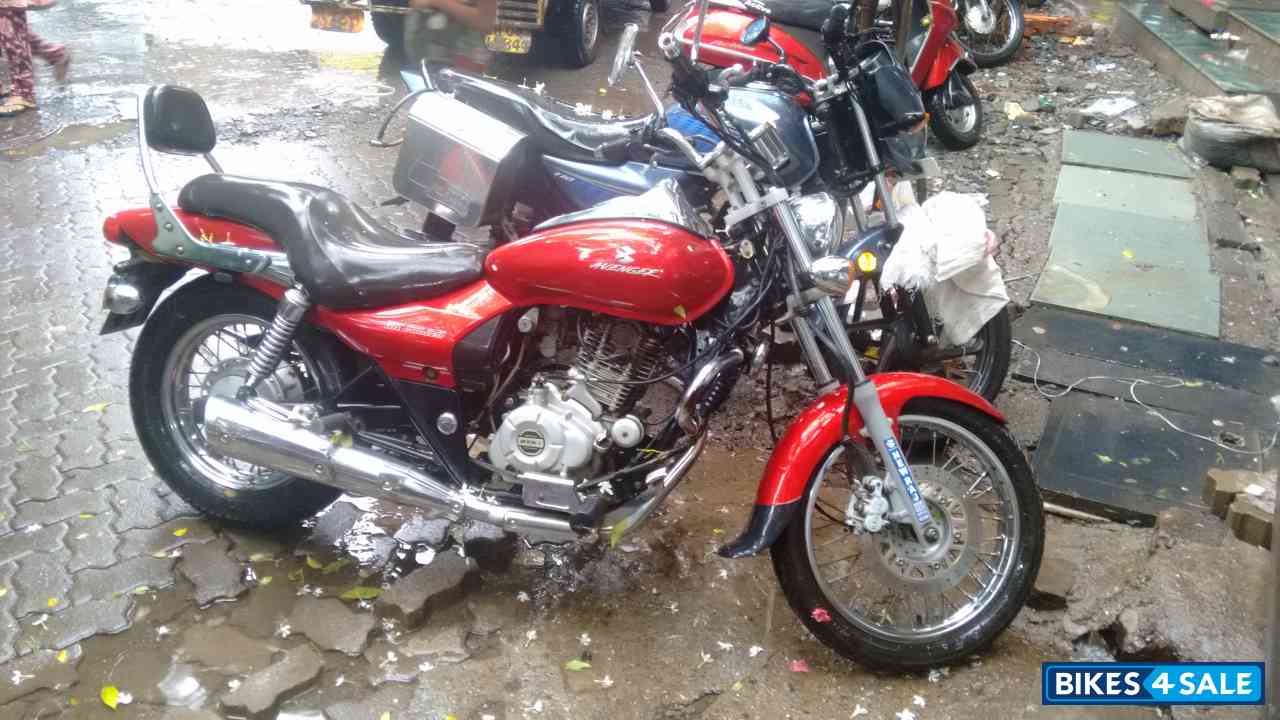 Red Bajaj Avenger 220 DTS-i