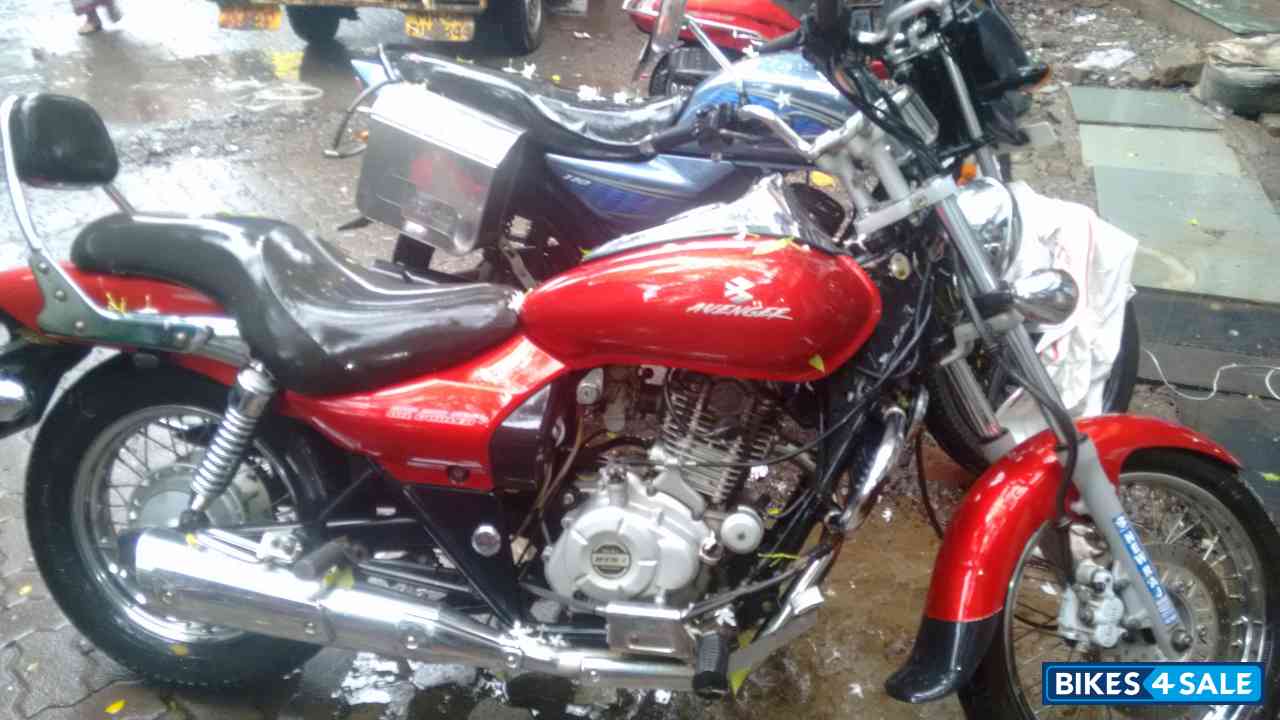 Red Bajaj Avenger 220 DTS-i Red Bajaj Avenger 220 DTS-i