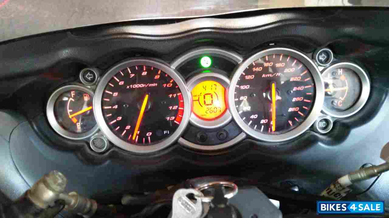 White Suzuki Hayabusa GSX1300R