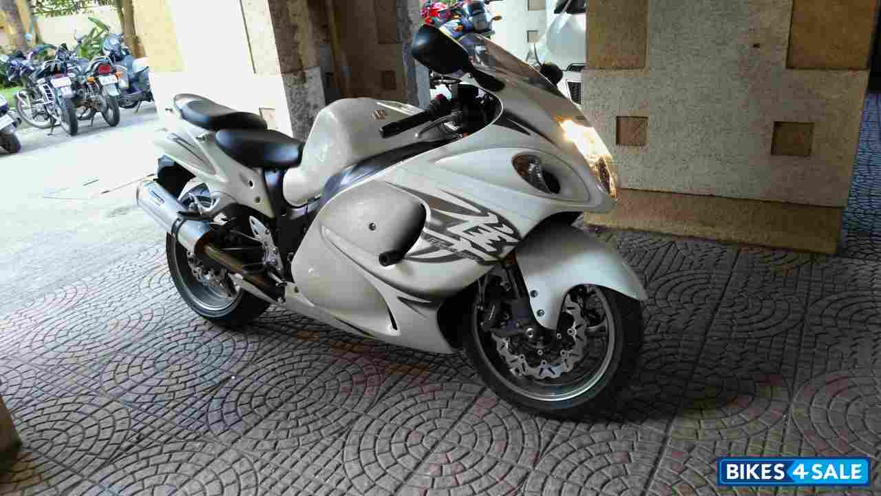 White Suzuki Hayabusa GSX1300R