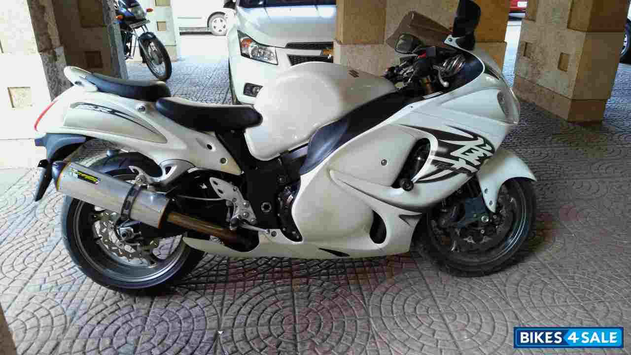 White Suzuki Hayabusa GSX1300R