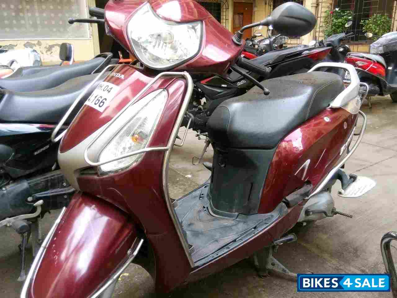 Maroon Honda Aviator