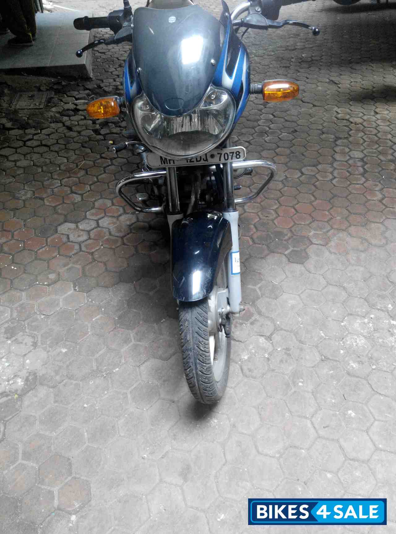 Blue Bajaj Discover DTSi 125