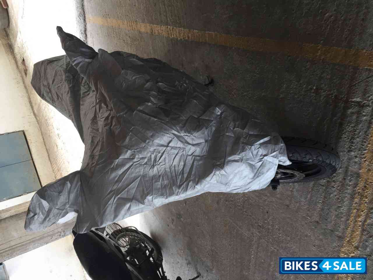 Metallic White Bajaj Pulsar 200 NS Metallic White Bajaj Pulsar 200 NS