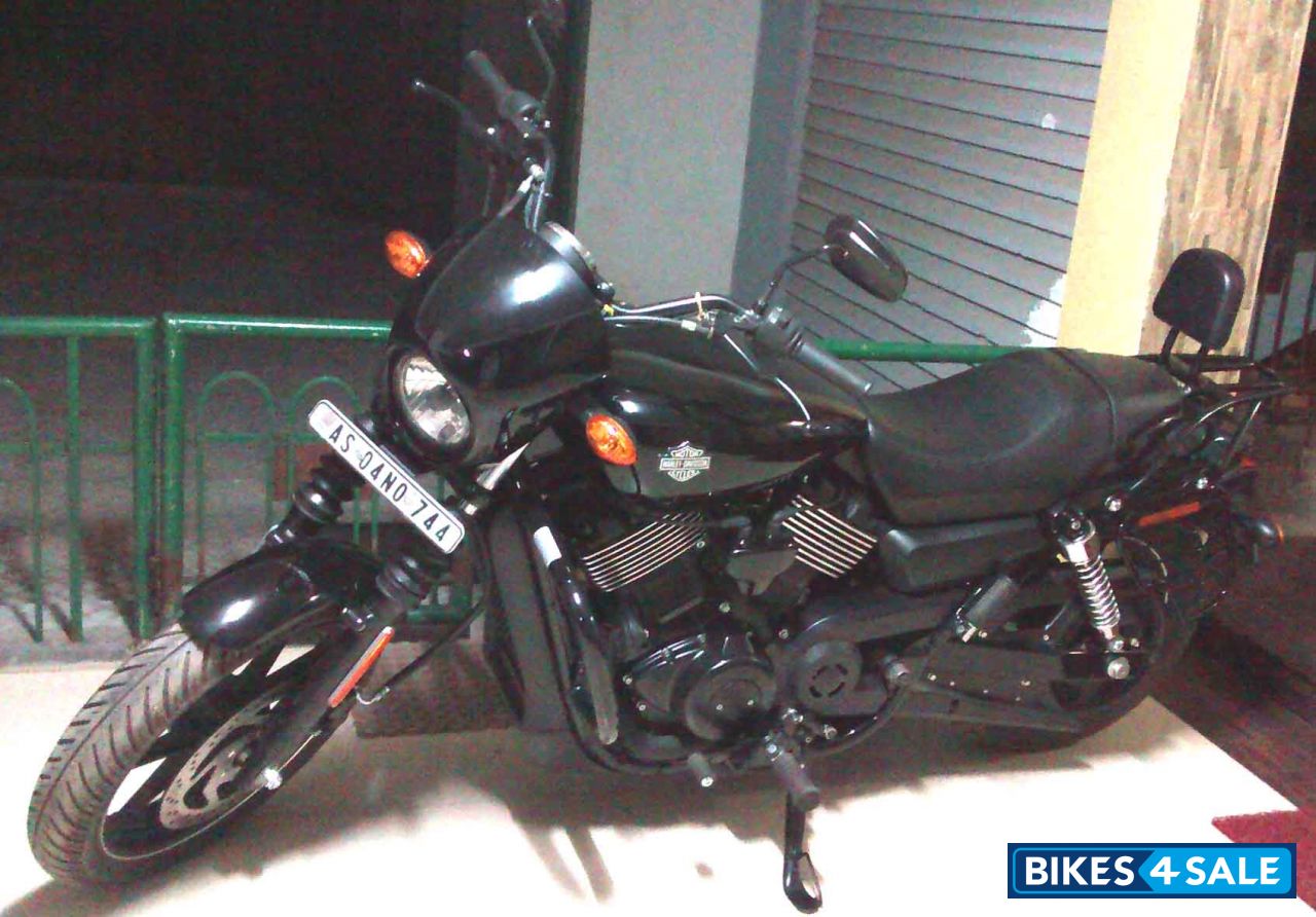 Black Harley Davidson Street 750