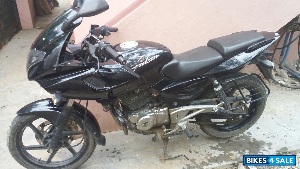 Black Bajaj Pulsar 220 DTSi