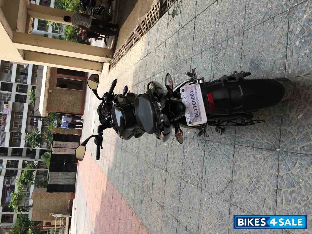 Black Bajaj Pulsar 200 NS
