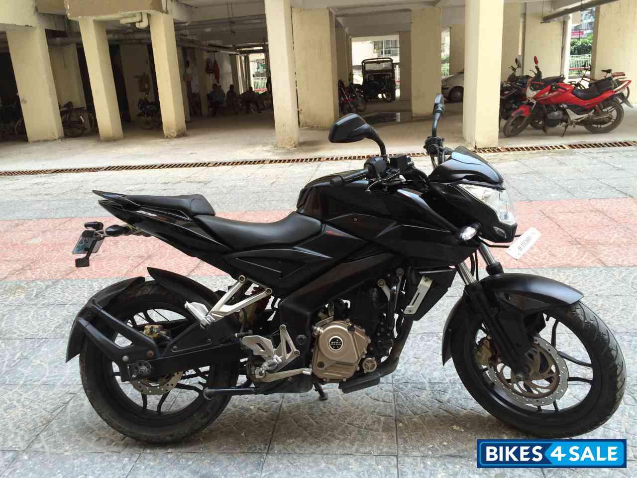 Black Bajaj Pulsar 200 NS