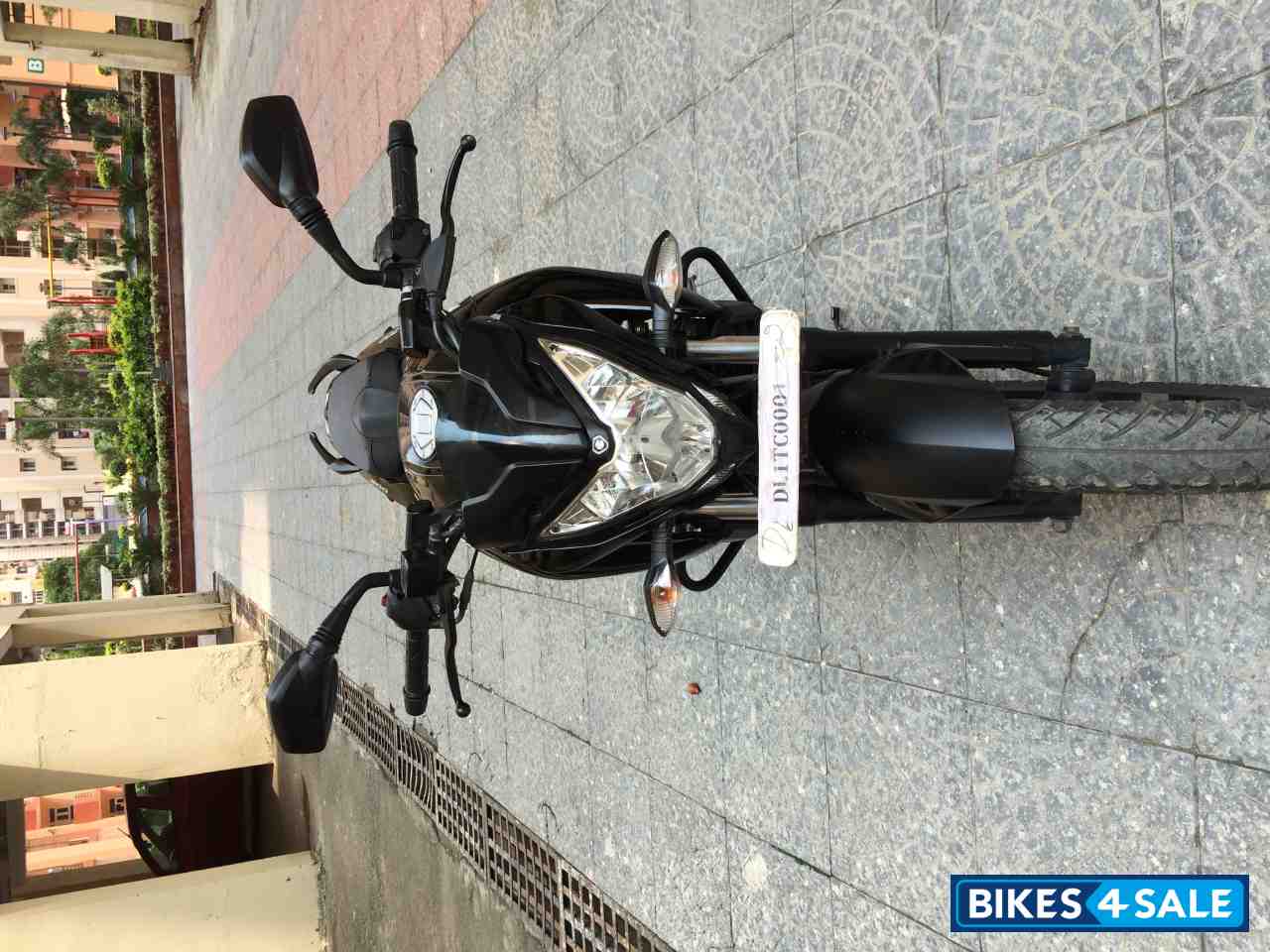 Black Bajaj Pulsar 200 NS