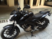 Black Bajaj Pulsar 200 NS