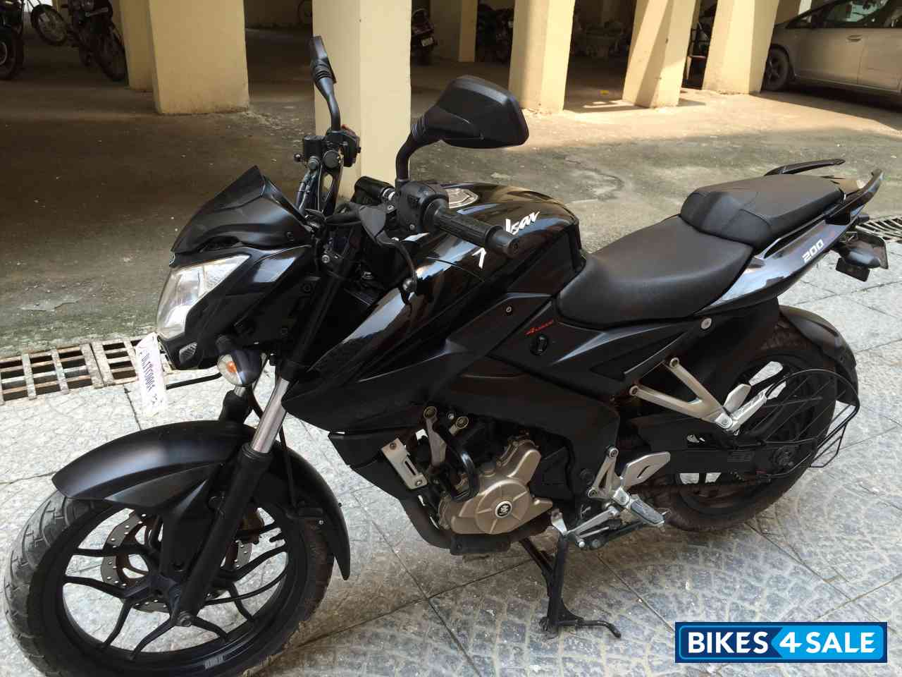 Black Bajaj Pulsar 200 NS