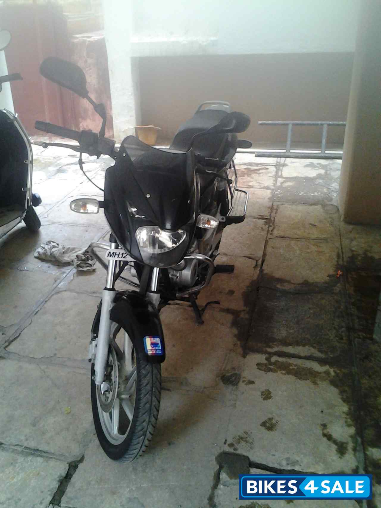 Black Bajaj Pulsar 150 DTSi