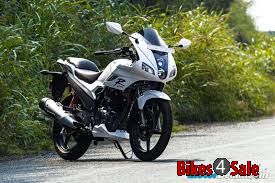 White Hero Karizma R