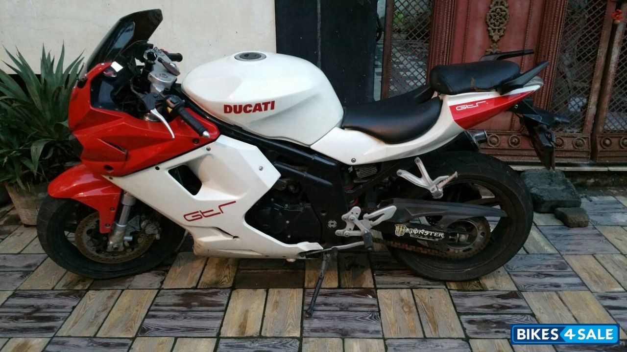 White And Red Hyosung GT650R
