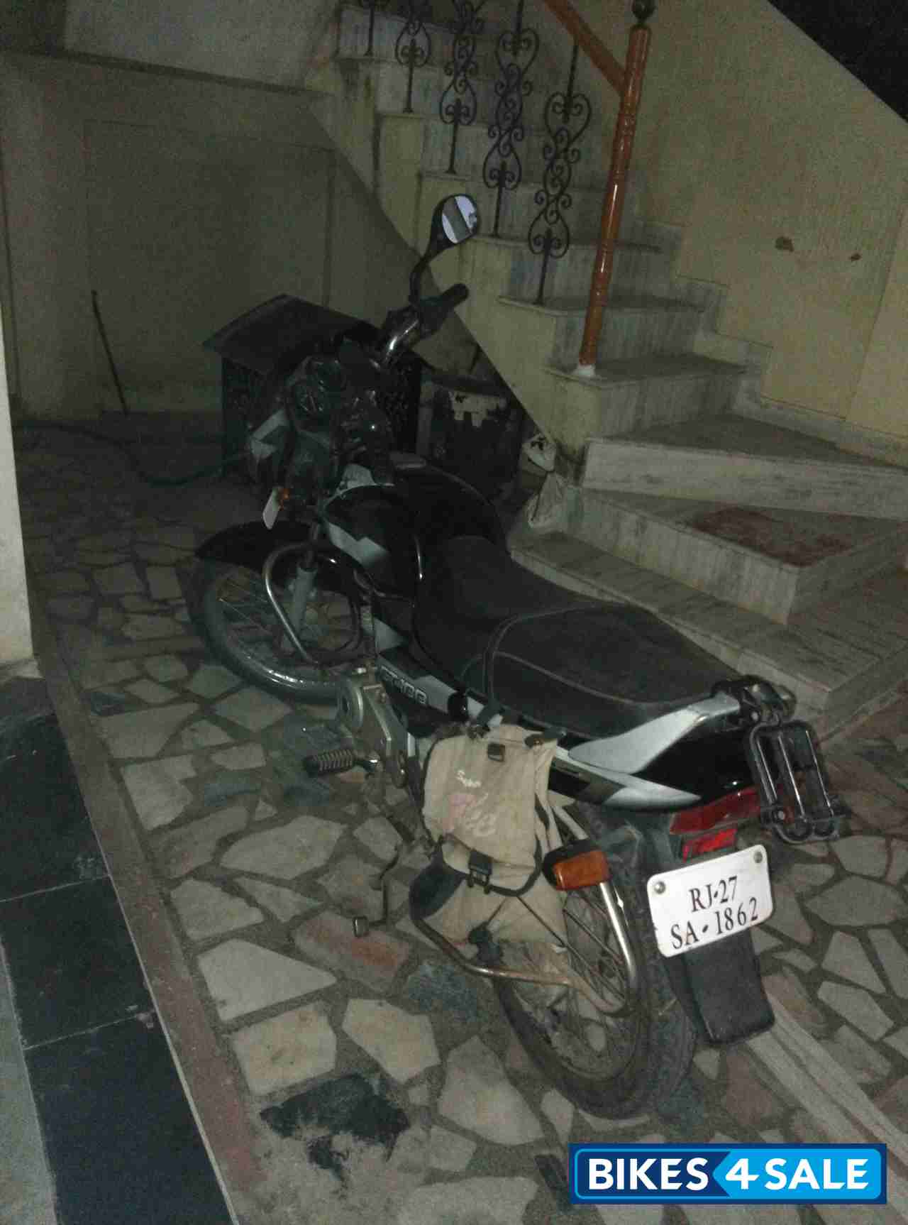 Black Bajaj CT 100