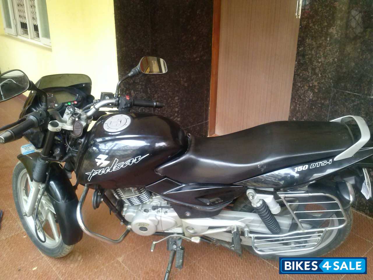 Black Bajaj Pulsar 150 DTSi Black Bajaj Pulsar 150 DTSi