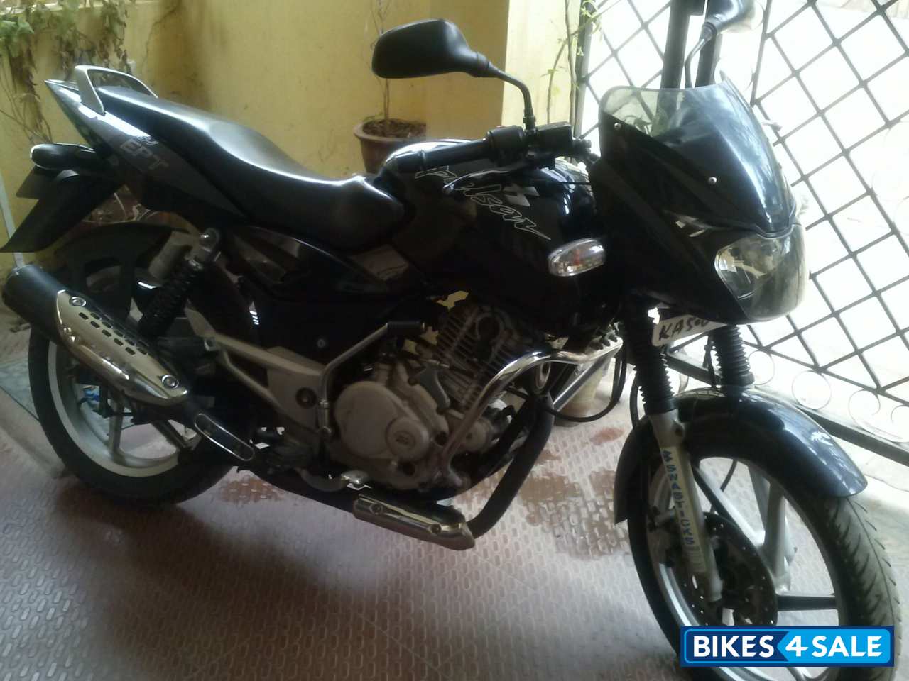 Black Bajaj Pulsar 150 DTSi Black Bajaj Pulsar 150 DTSi