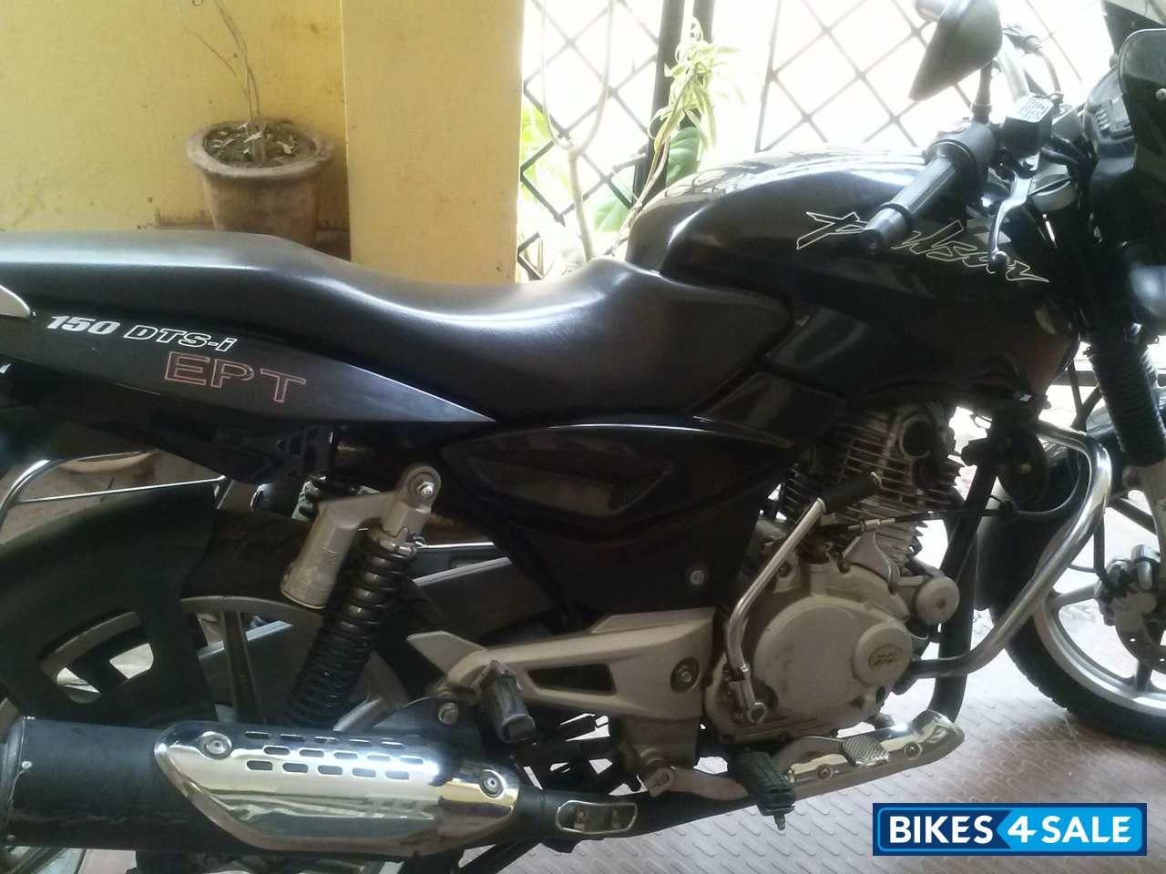 Black Bajaj Pulsar 150 DTSi Black Bajaj Pulsar 150 DTSi
