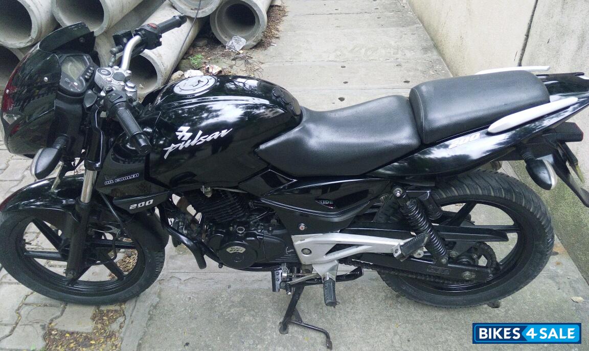 Black Bajaj Pulsar 200 DTSi
