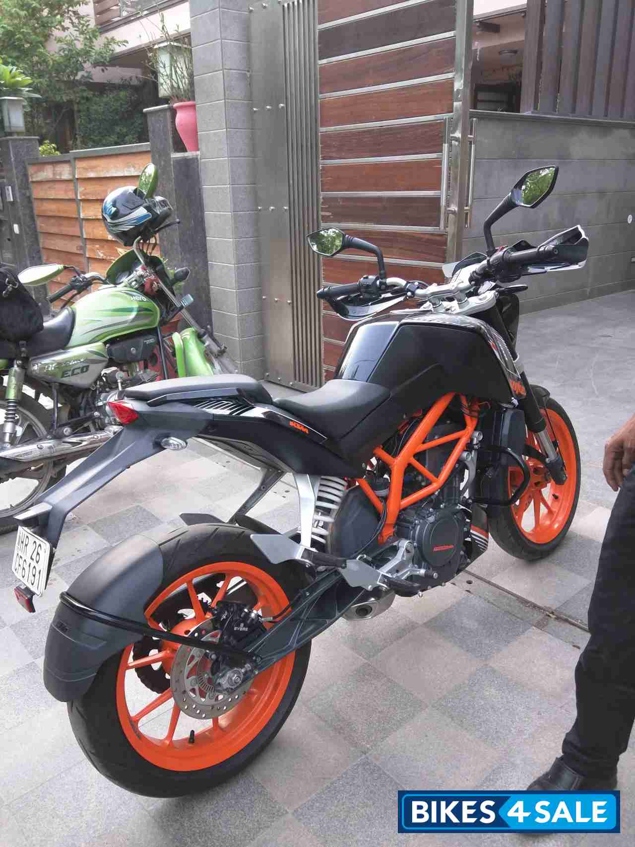 Used 2014 model KTM Duke 390 for sale in Bhopal. ID 123332. Black colour Bikes4Sale