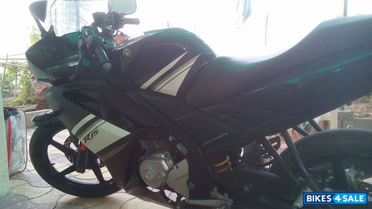 Racing Black Yamaha YZF R15