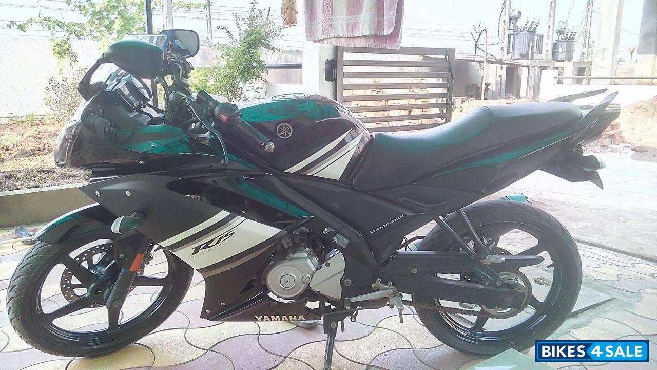 Racing Black Yamaha YZF R15