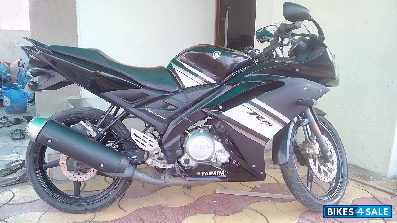 Racing Black Yamaha YZF R15