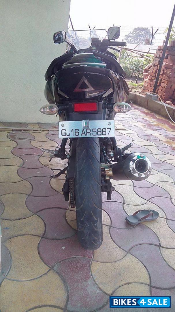 Racing Black Yamaha YZF R15