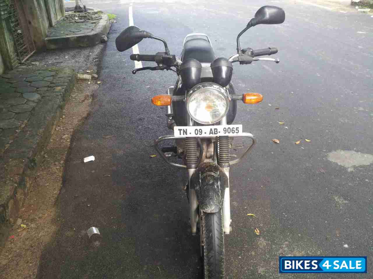 Black Bajaj Pulsar 150 Round Headlight