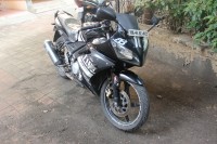 Black Yamaha YZF R15