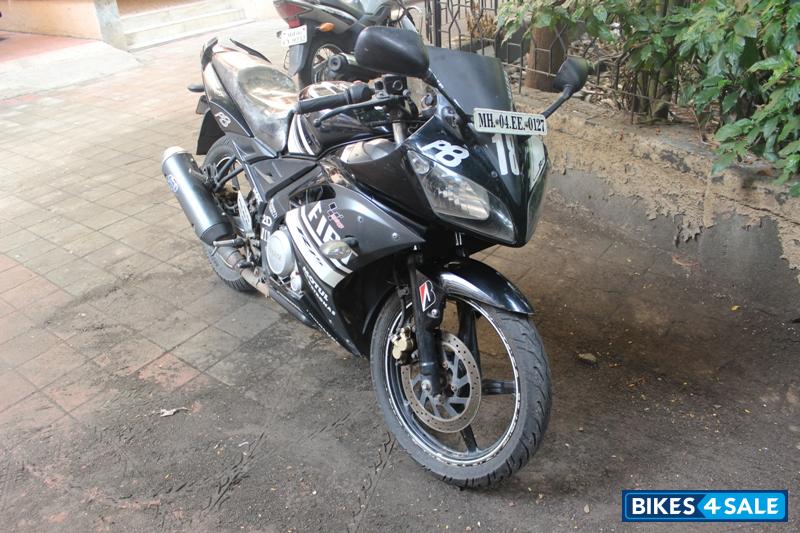 Black Yamaha YZF R15
