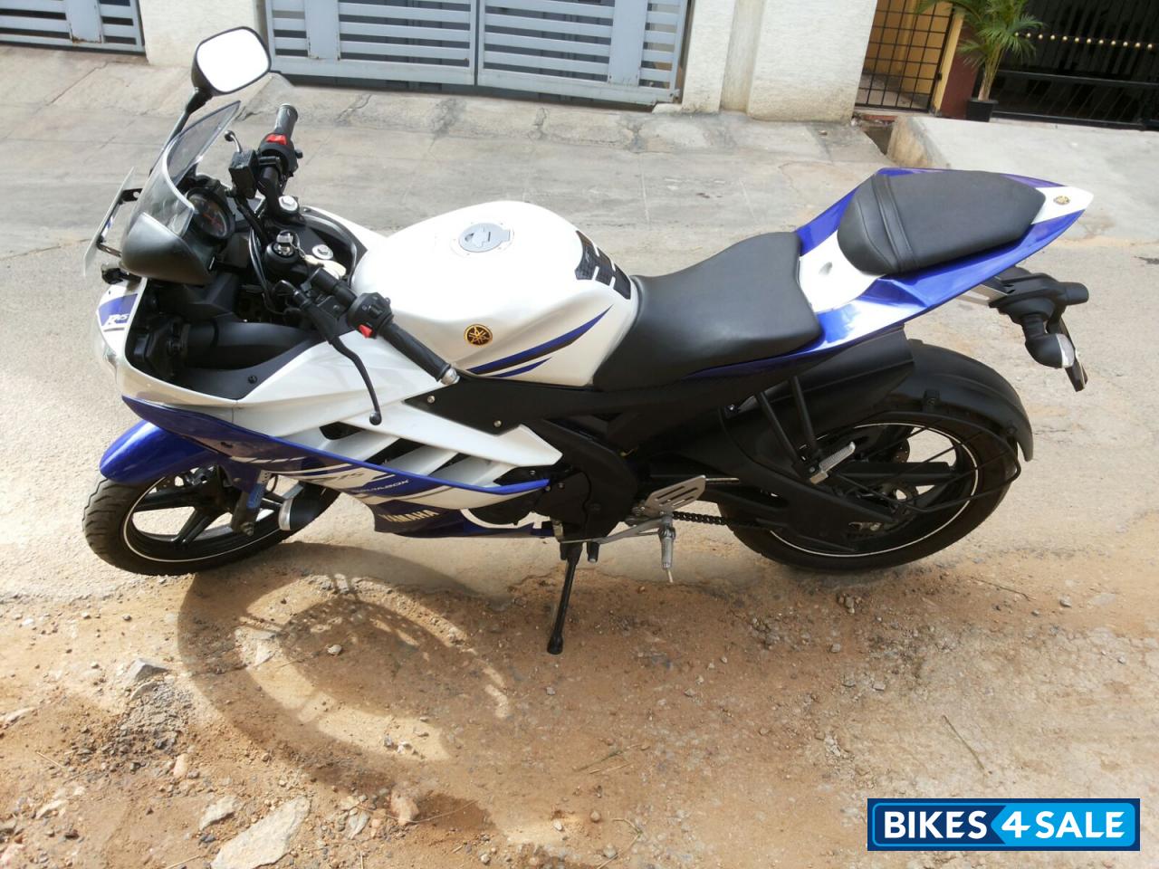 White And Blue Yamaha YZF R15 V2 White And Blue Yamaha YZF R15 V2