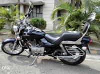 Black Bajaj Avenger 220 DTS-i
