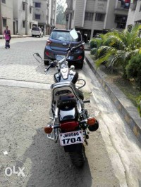 Black Bajaj Avenger 220 DTS-i